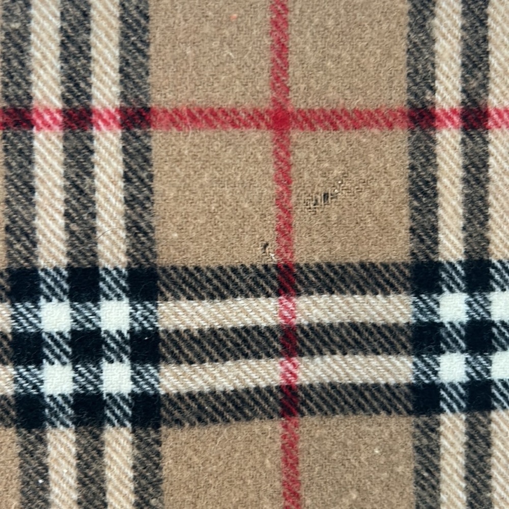 Authentic Burberry scarf - Picture 4 of 4